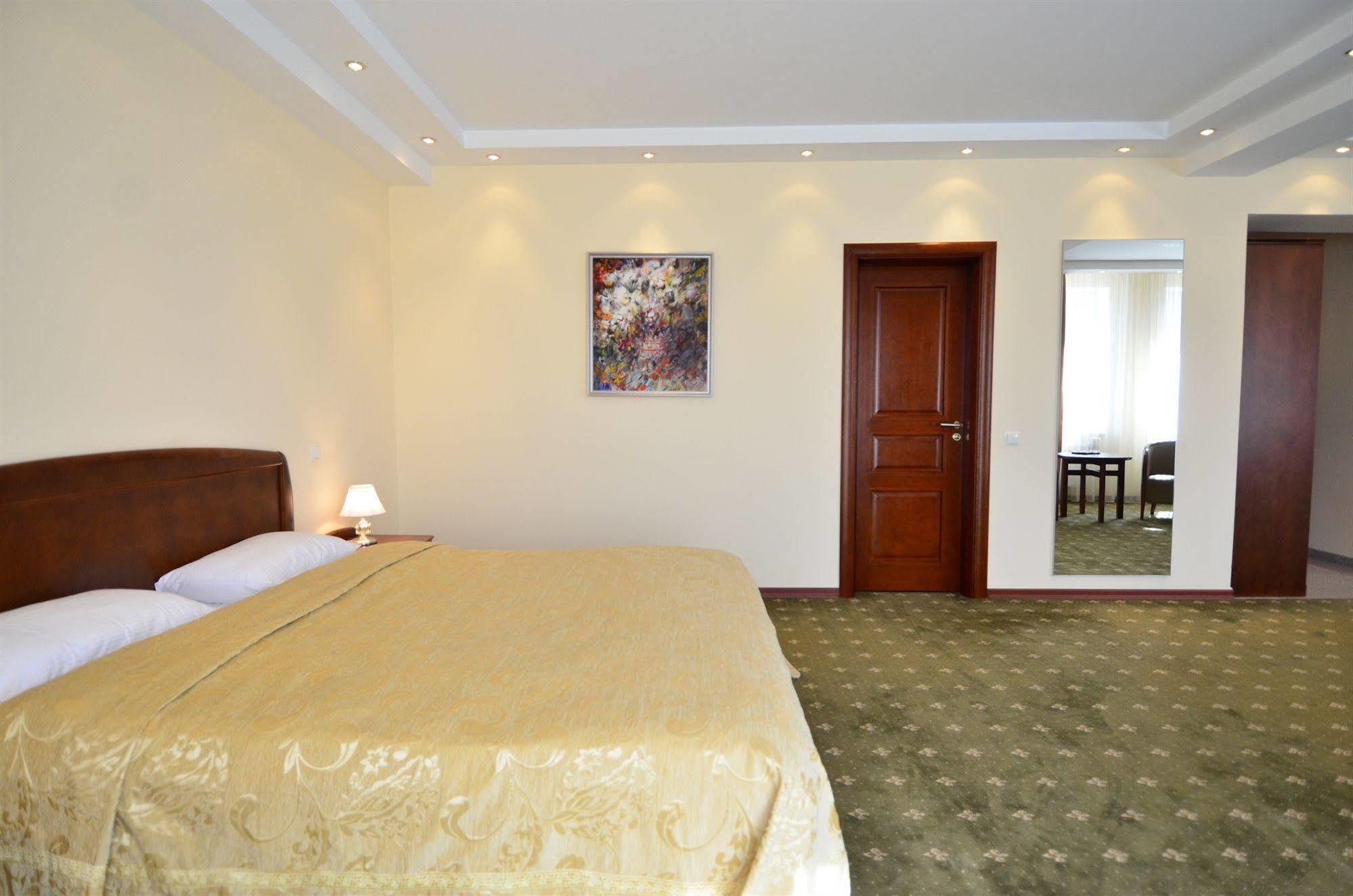 Platinum Hotel Кишинёв Экстерьер фото