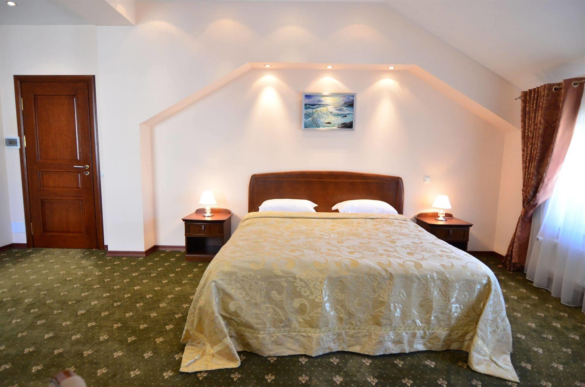 Platinum Hotel Кишинёв Экстерьер фото