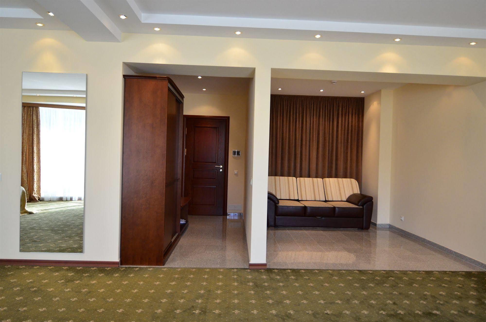 Platinum Hotel Кишинёв Экстерьер фото